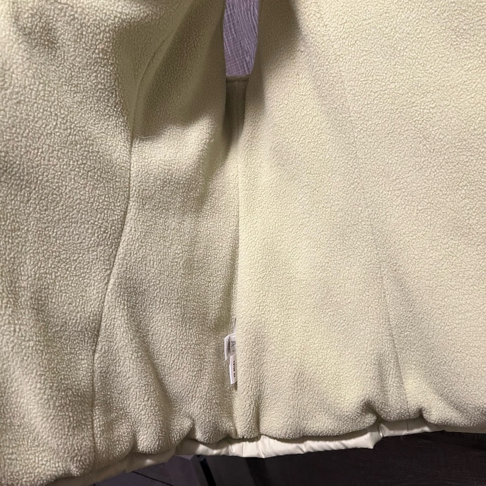 LOFT Pale Green Puffer Vest for Women - Picture 6 of 6
